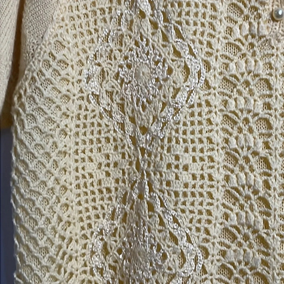 Jaclyn Smith Vintage Women’s Yellow Short Sleeve Knit Sweater. Size Large. - Picture 3 of 7